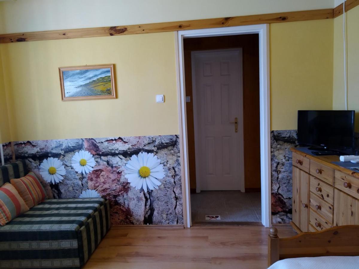 4 Evszak Apartman Gyula Bagian luar foto