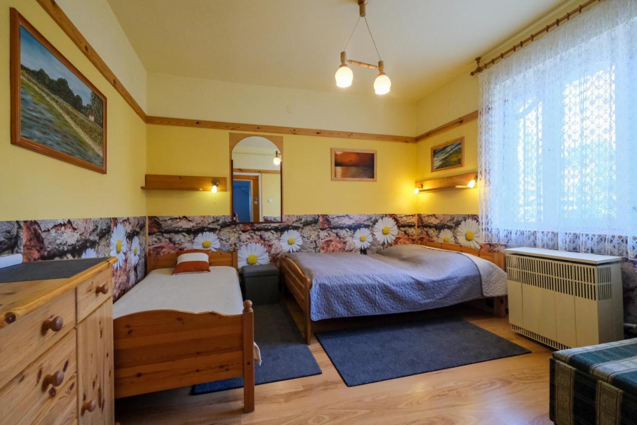 4 Evszak Apartman Gyula Bagian luar foto