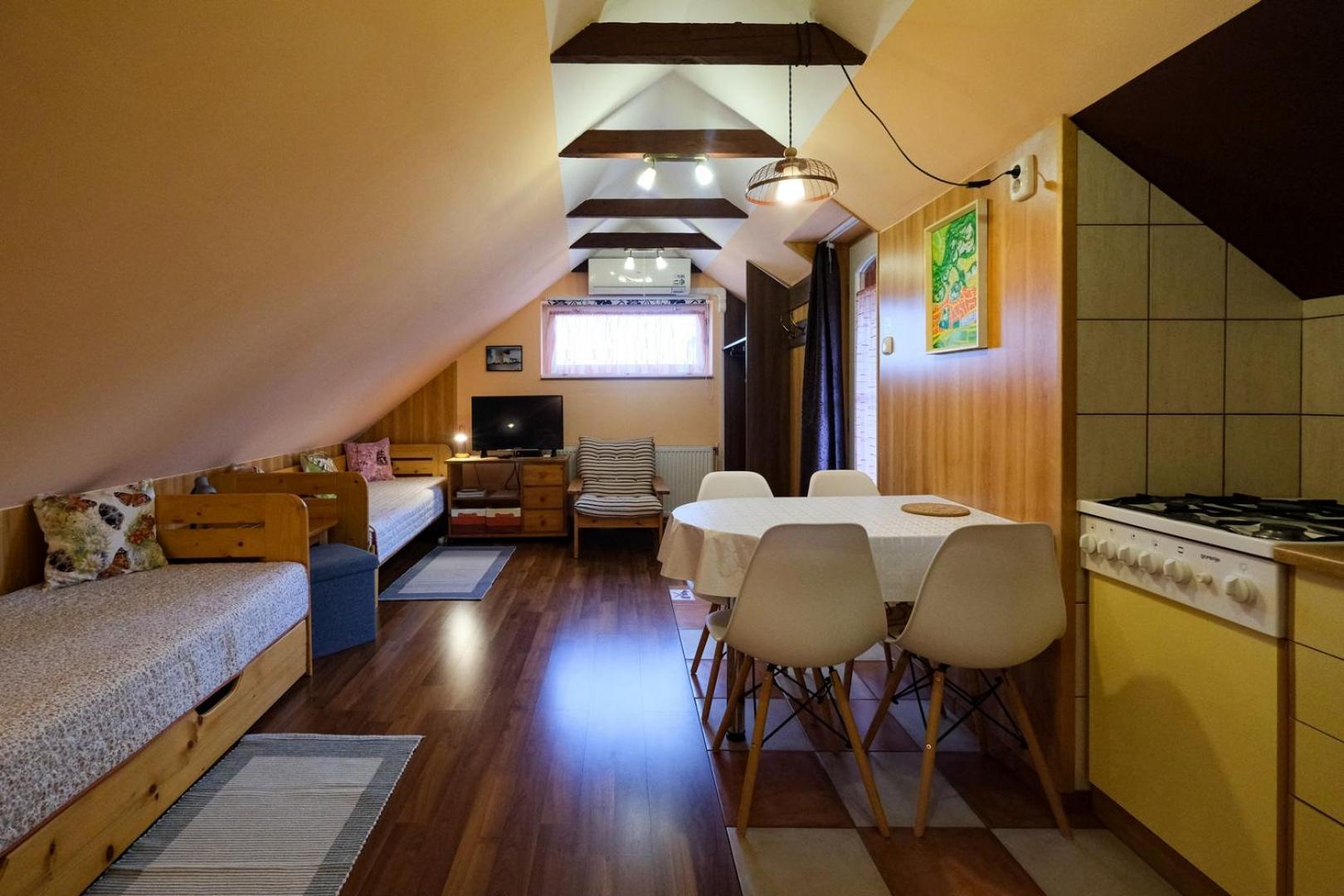 4 Evszak Apartman Gyula Bagian luar foto