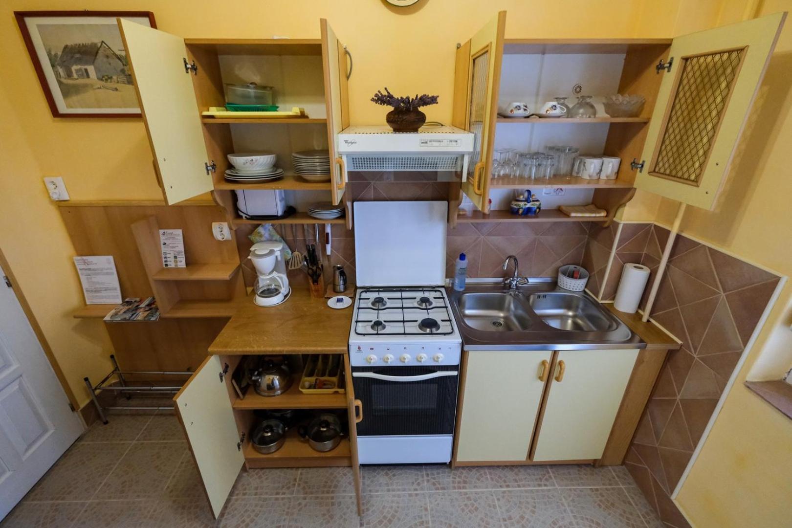 4 Evszak Apartman Gyula Bagian luar foto